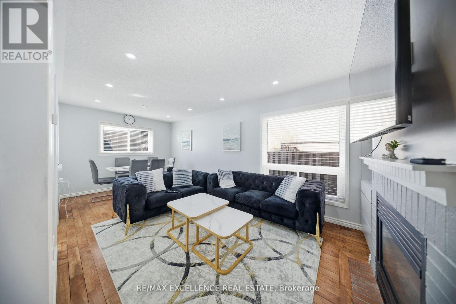 46 Nectarine Crescent, Brampton, ON - Indoor Photo Showing Living Room
