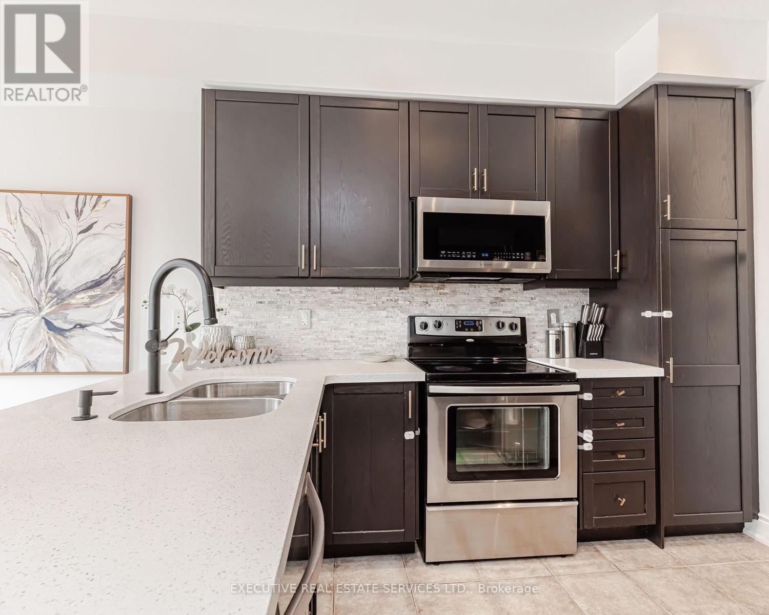 2 Nectarlane Avenue, Caledon, ON - Indoor Photo Showing Kitchen With Stainless Steel Kitchen With Double Sink With Upgraded Kitchen