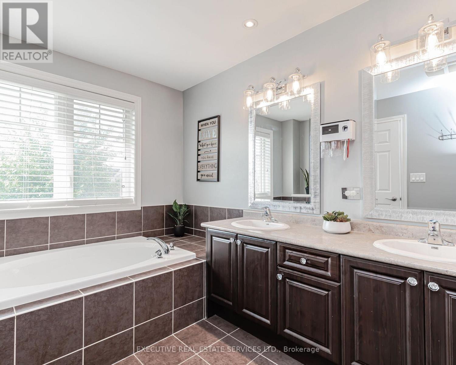 2 Nectarlane Avenue, Caledon, ON - Indoor Photo Showing Bathroom