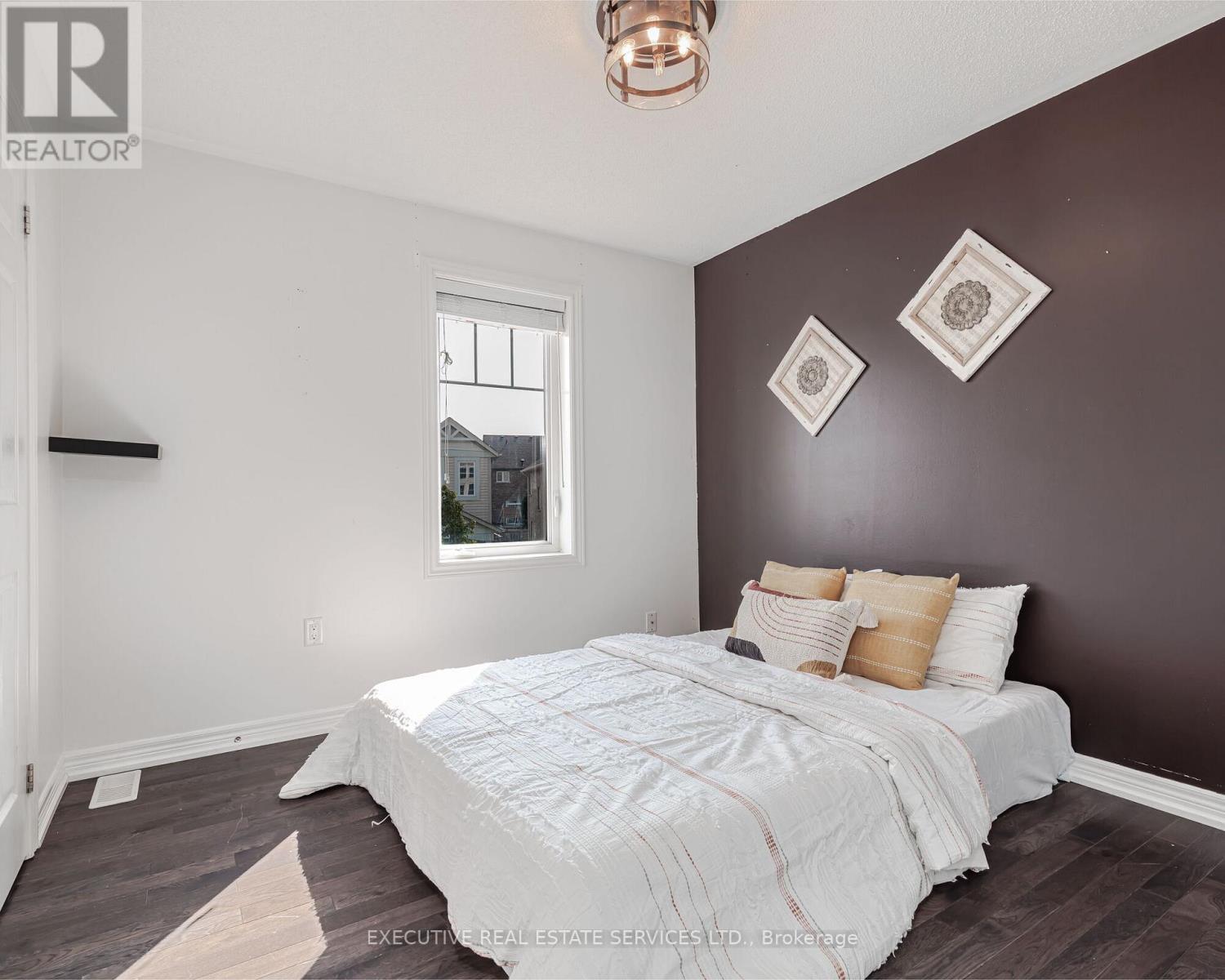 2 Nectarlane Avenue, Caledon, ON - Indoor Photo Showing Bedroom