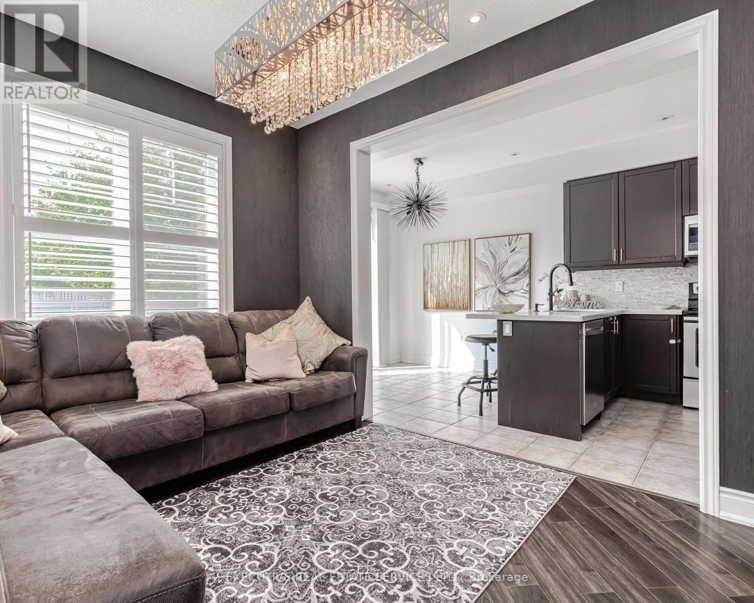 2 Nectarlane Avenue, Caledon, ON - Indoor Photo Showing Living Room