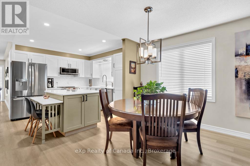 124 Wilson Avenue, Tillsonburg, ON - Indoor Photo Showing Dining Room