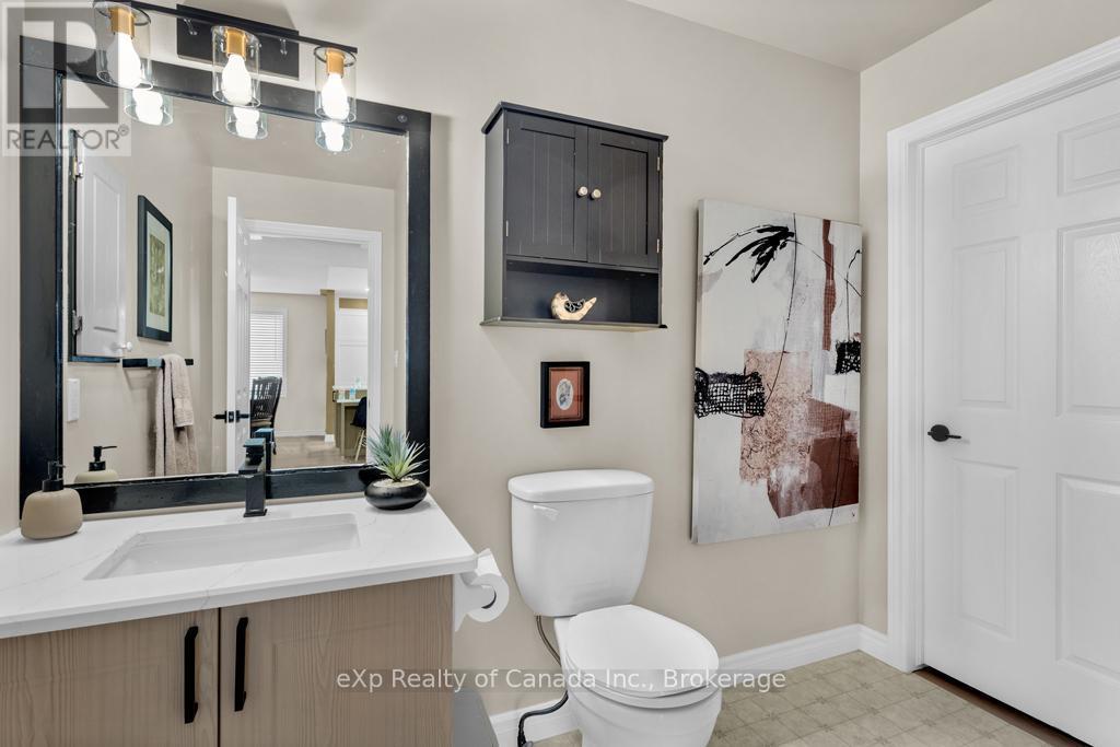124 Wilson Avenue, Tillsonburg, ON - Indoor Photo Showing Bathroom