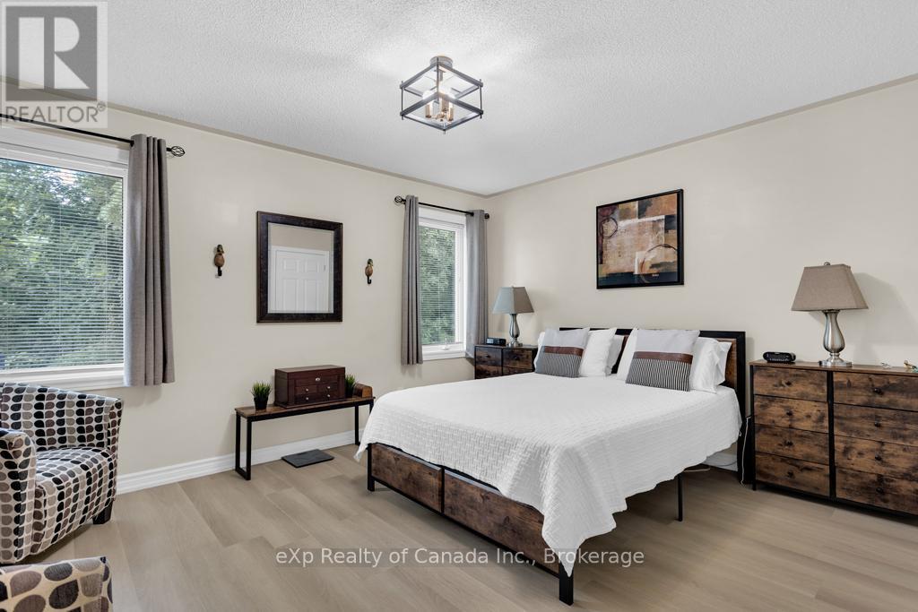 124 Wilson Avenue, Tillsonburg, ON - Indoor Photo Showing Bedroom