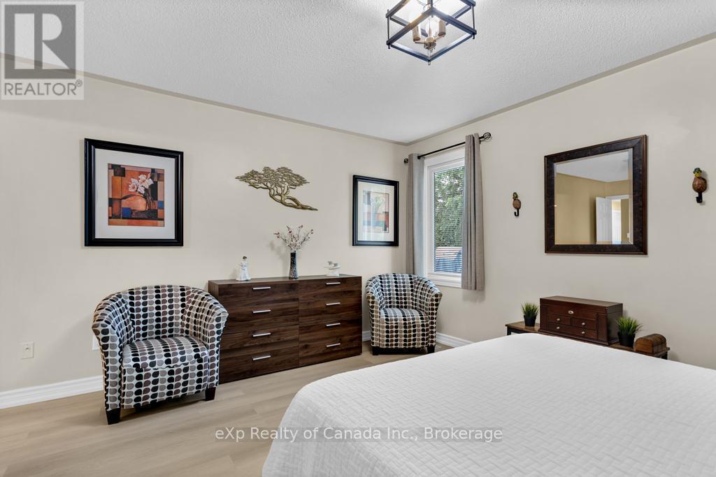 124 Wilson Avenue, Tillsonburg, ON - Indoor Photo Showing Bedroom