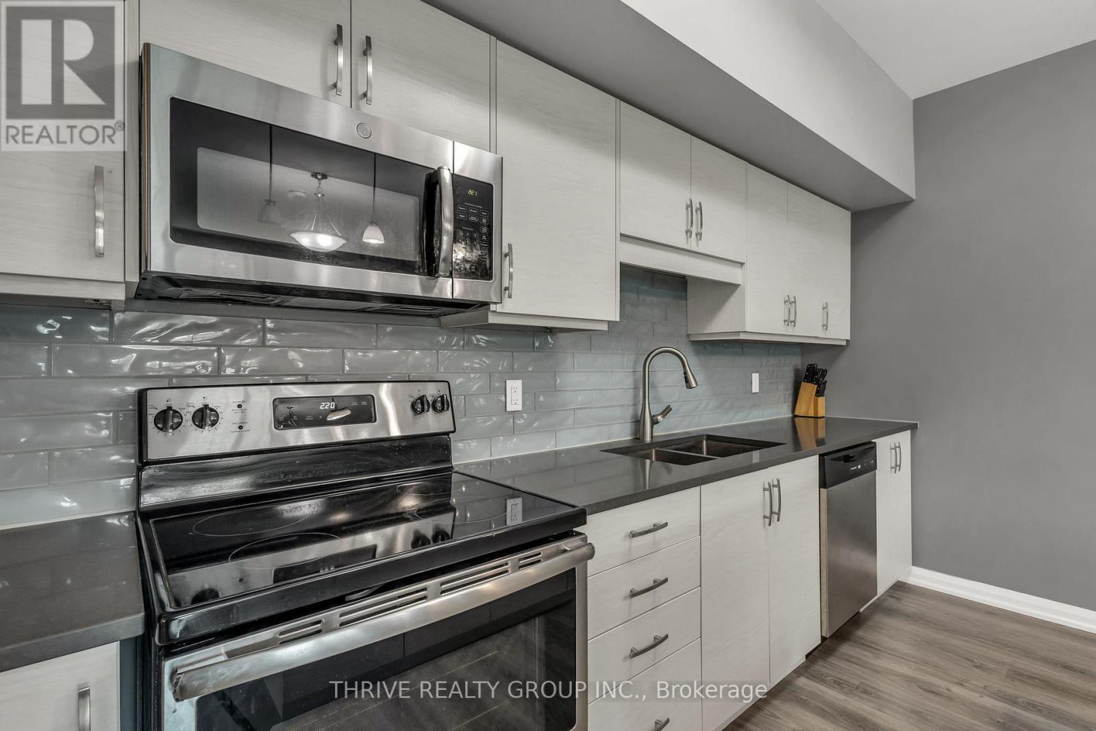 206 - 778 Laurelwood Drive, Waterloo, ON - Indoor Photo Showing Kitchen With Double Sink With Upgraded Kitchen