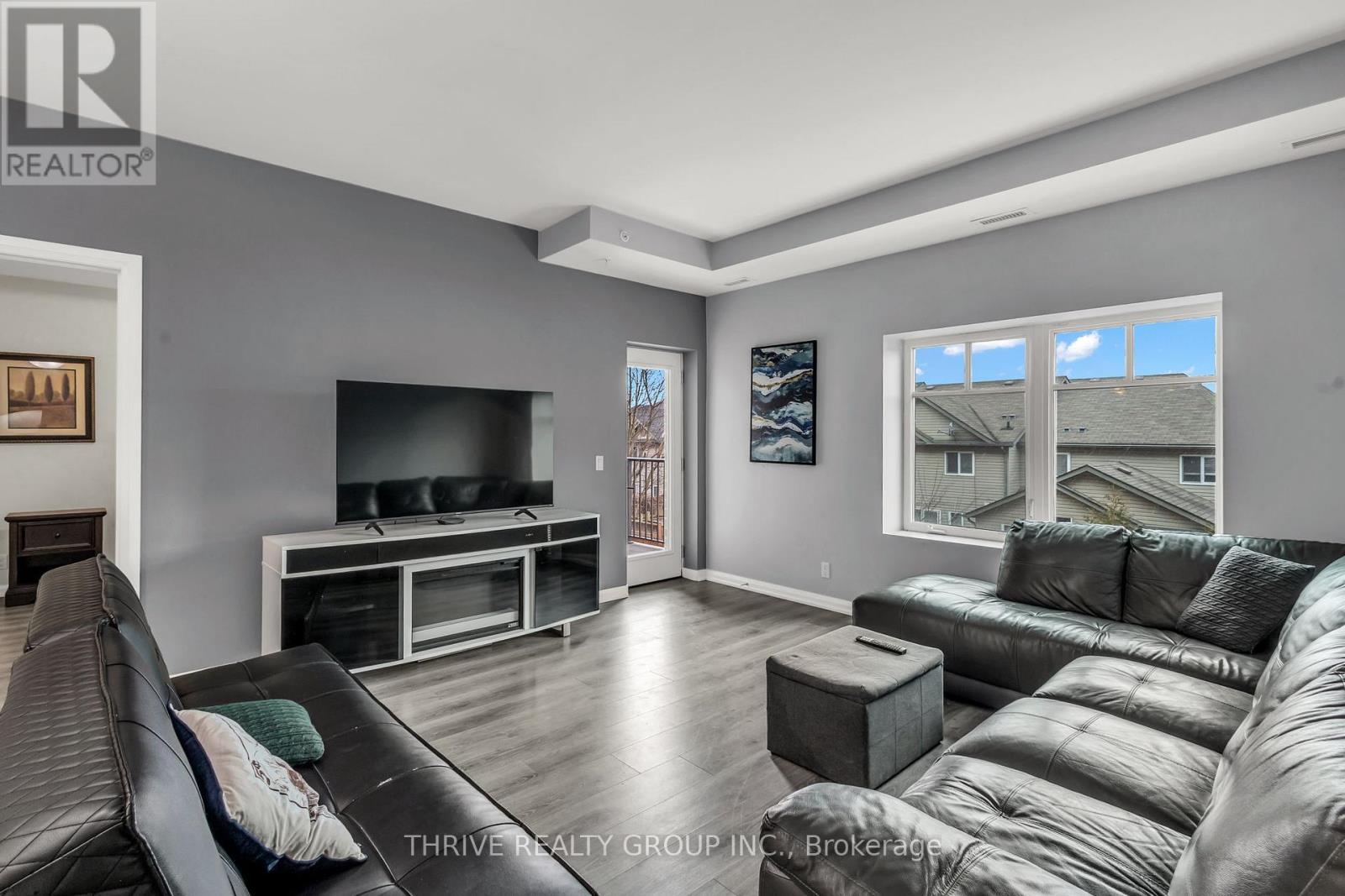 206 - 778 Laurelwood Drive, Waterloo, ON - Indoor Photo Showing Living Room