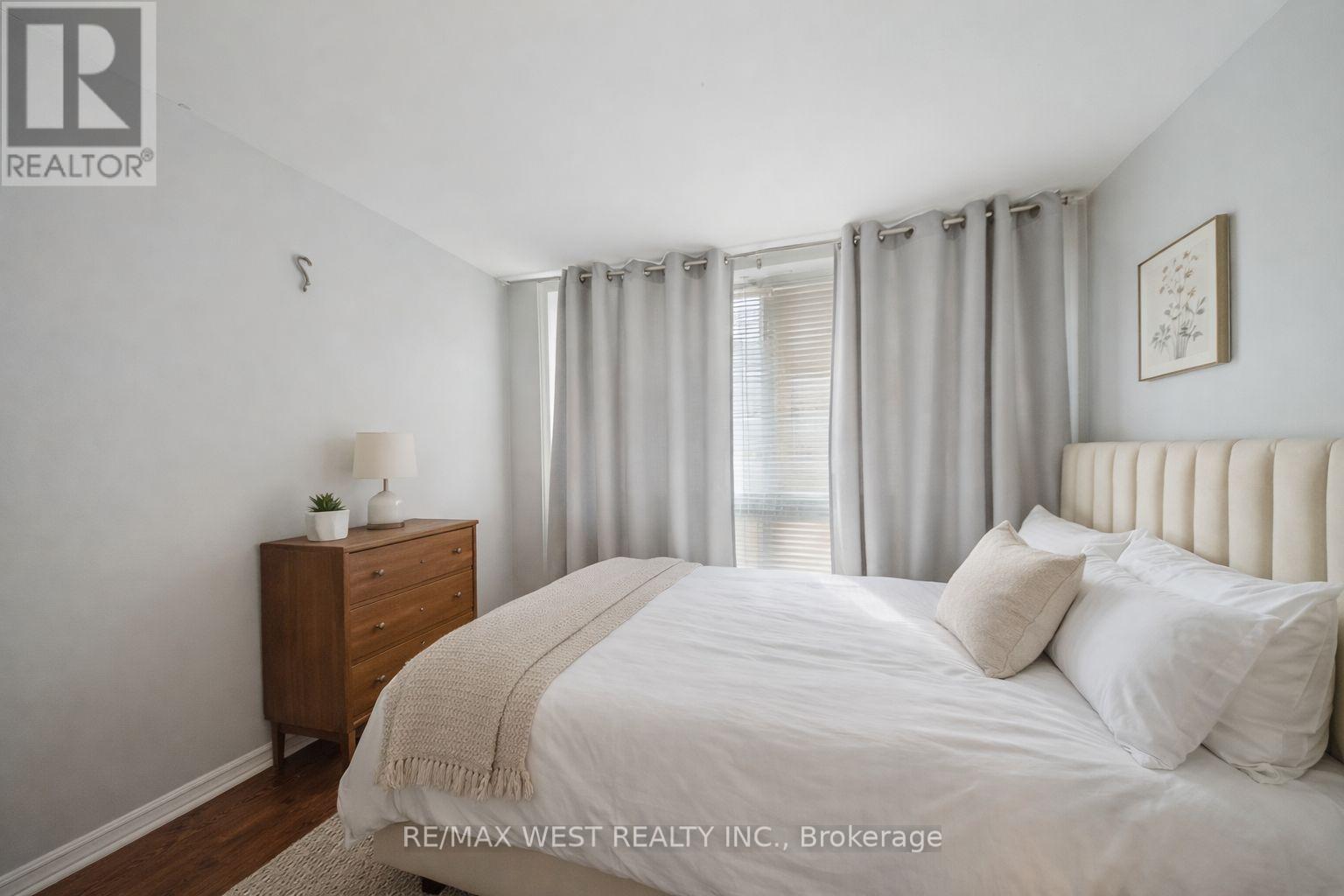 2 Lisburn Crescent, Toronto, ON - Indoor Photo Showing Bedroom