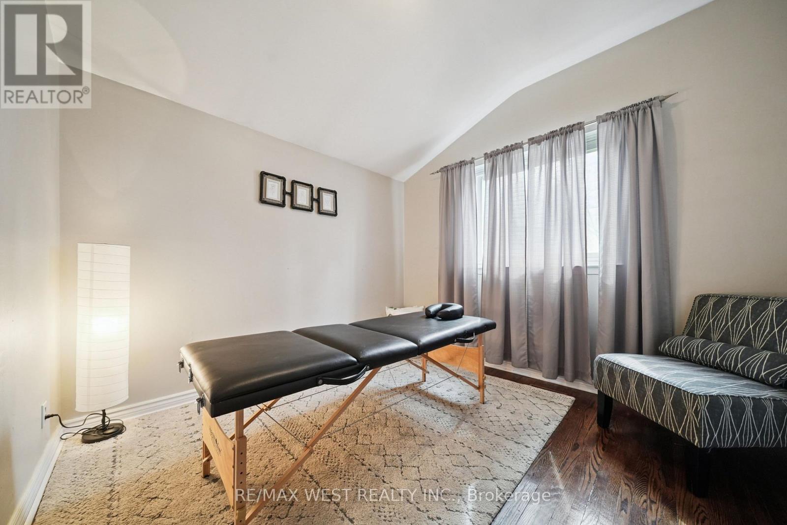2 Lisburn Crescent, Toronto, ON - Indoor