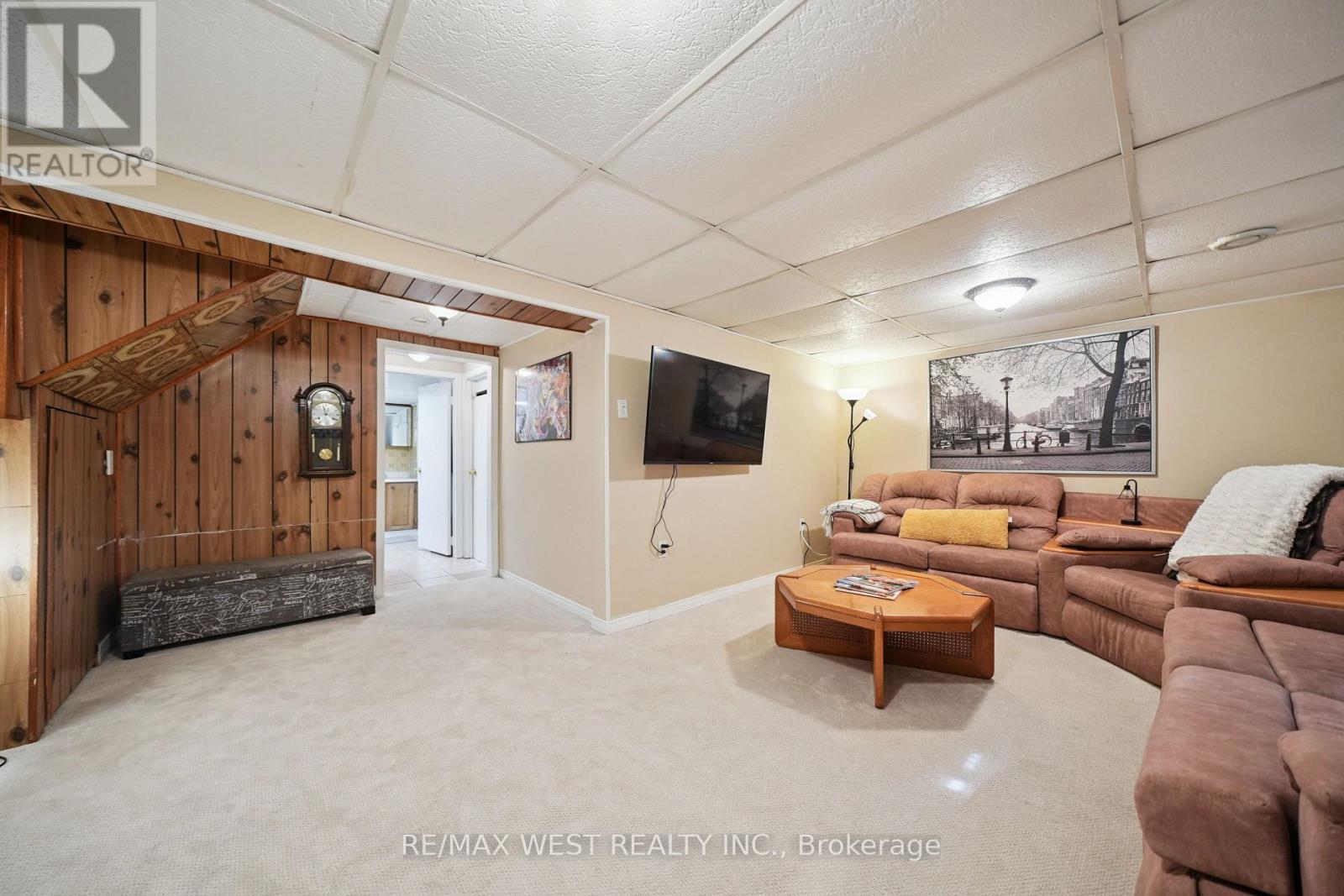 2 Lisburn Crescent, Toronto, ON - Indoor