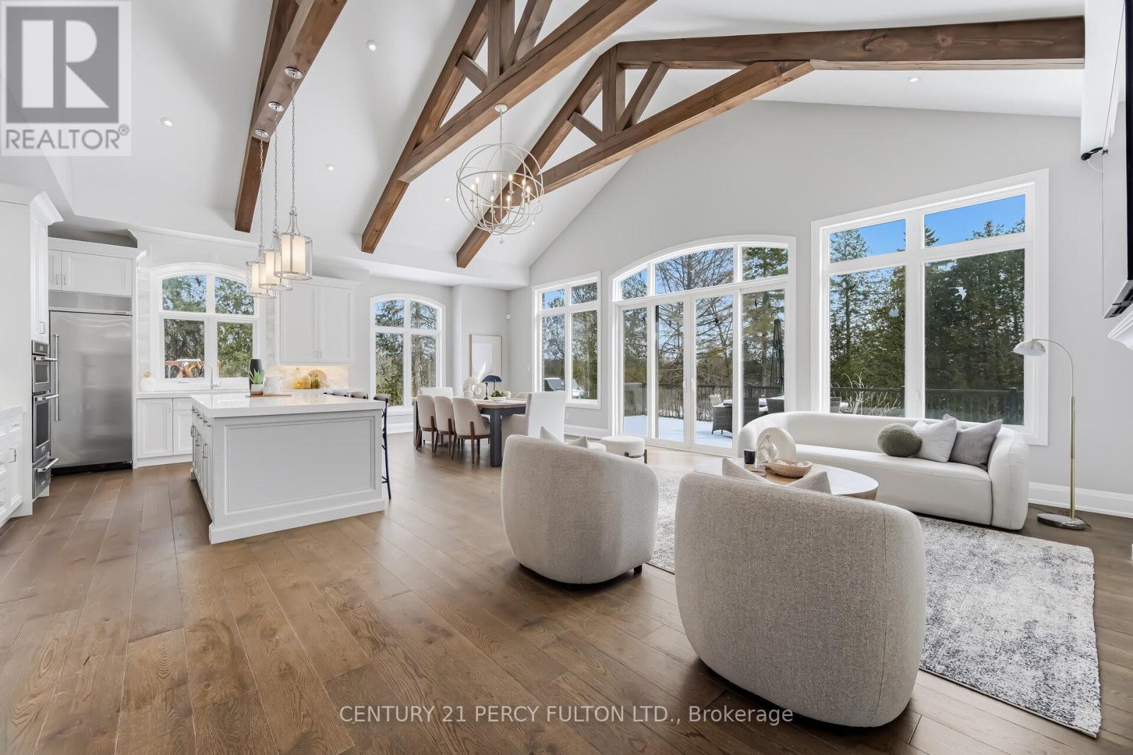 3905 Sideline 14, Pickering, ON - Indoor Photo Showing Living Room
