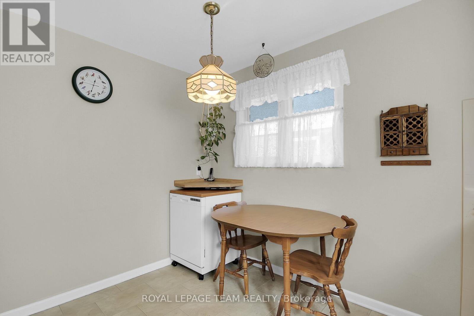 962 Dynes Road, Ottawa, ON - Indoor Photo Showing Dining Room