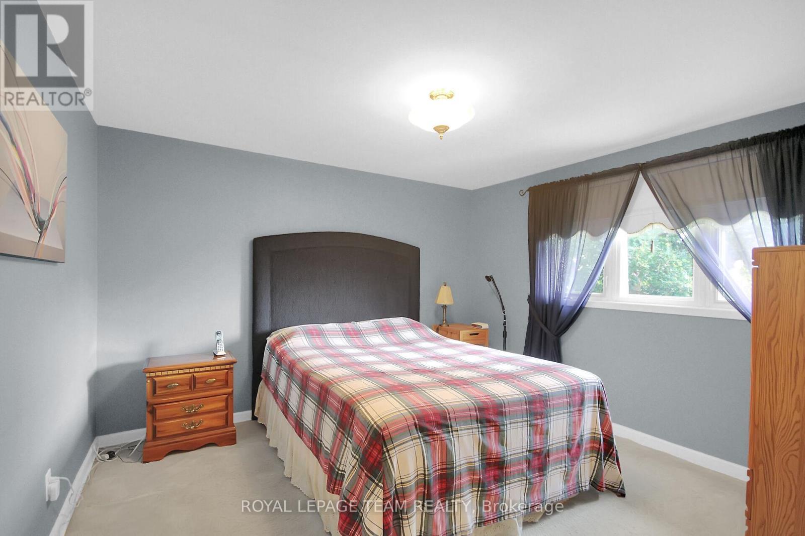 962 Dynes Road, Ottawa, ON - Indoor Photo Showing Bedroom