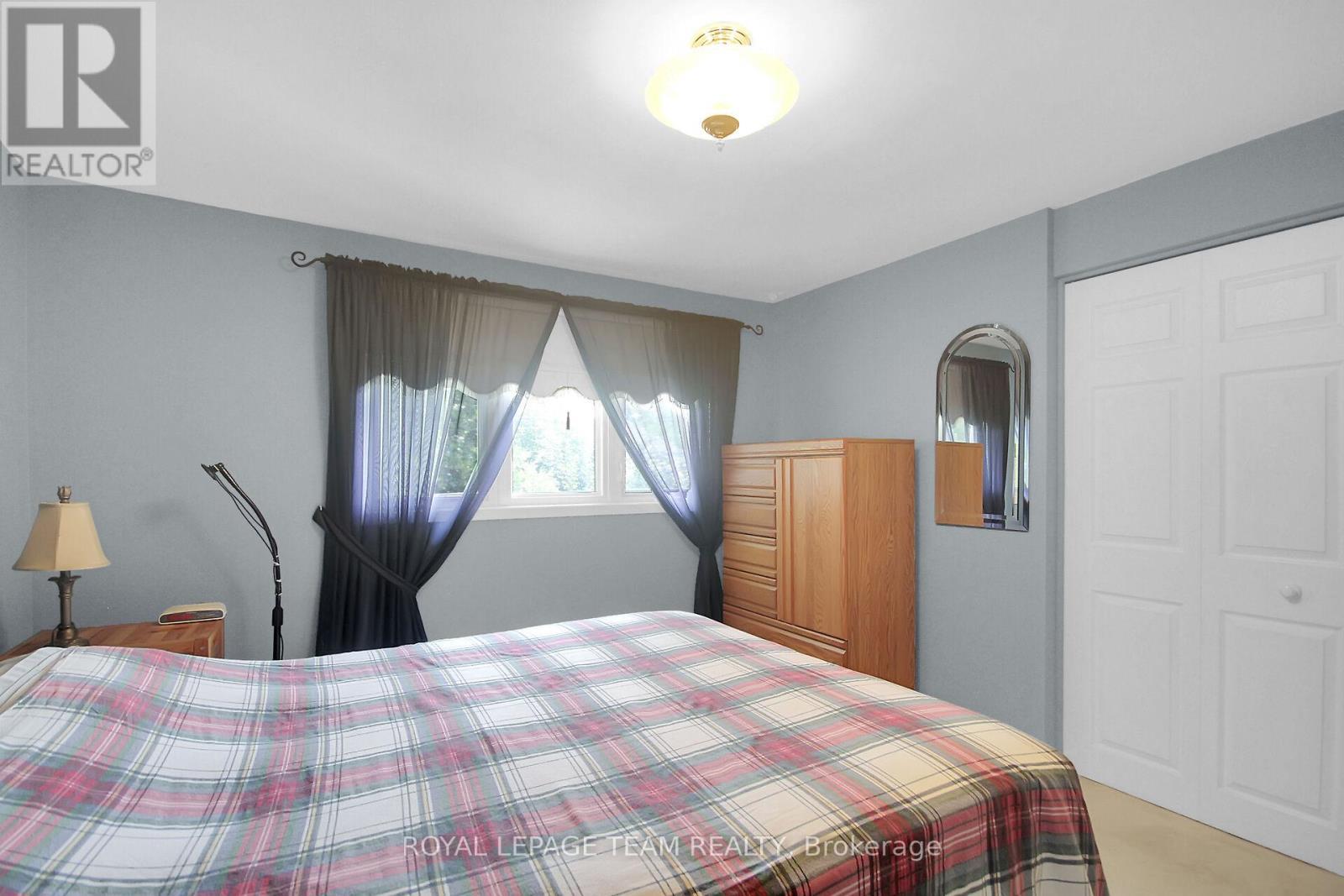 962 Dynes Road, Ottawa, ON - Indoor Photo Showing Bedroom