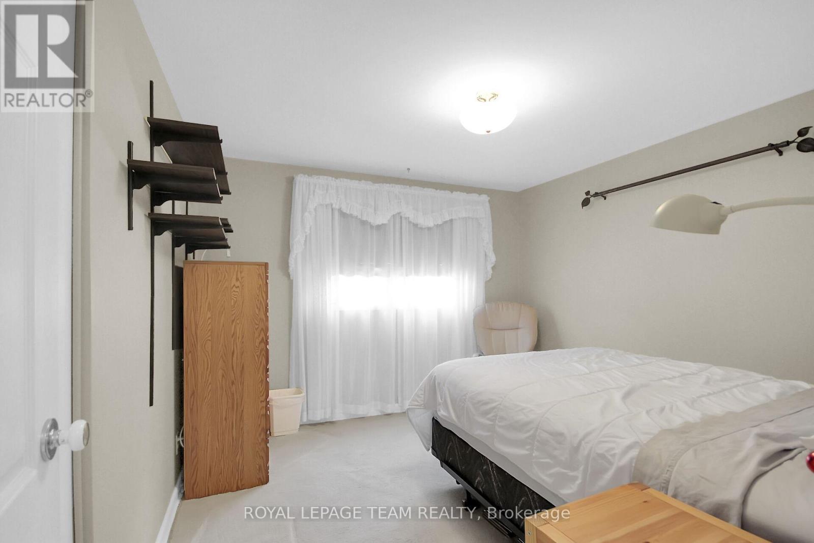 962 Dynes Road, Ottawa, ON - Indoor Photo Showing Bedroom