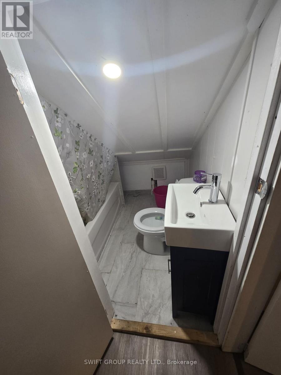 141 Kitchener Road, Toronto, ON - Indoor
