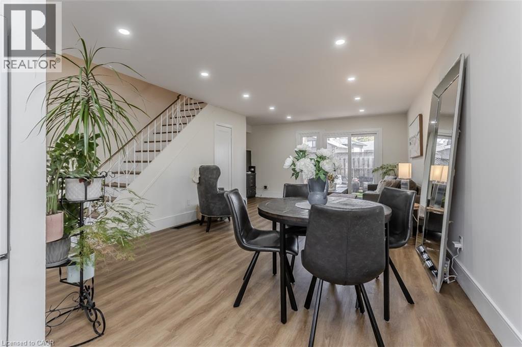 621 Francis Road, Burlington, ON - Indoor Photo Showing Dining Room