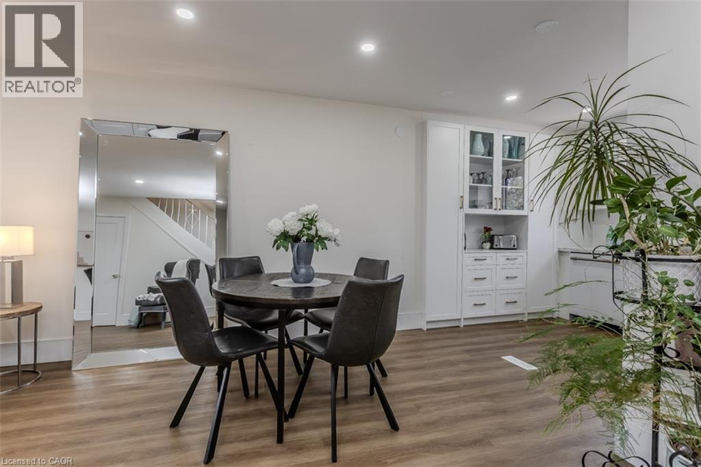 621 Francis Road, Burlington, ON - Indoor Photo Showing Dining Room