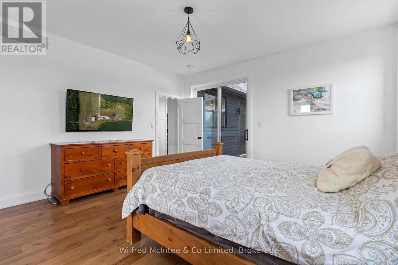 574461 Sideroad 40, West Grey, ON - Indoor Photo Showing Bedroom