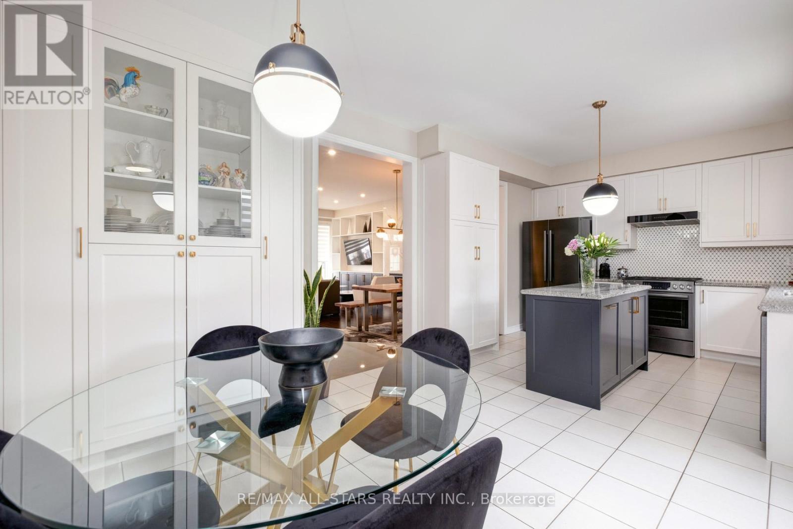 212 East'S Corners Boulevard, Vaughan, ON - Indoor