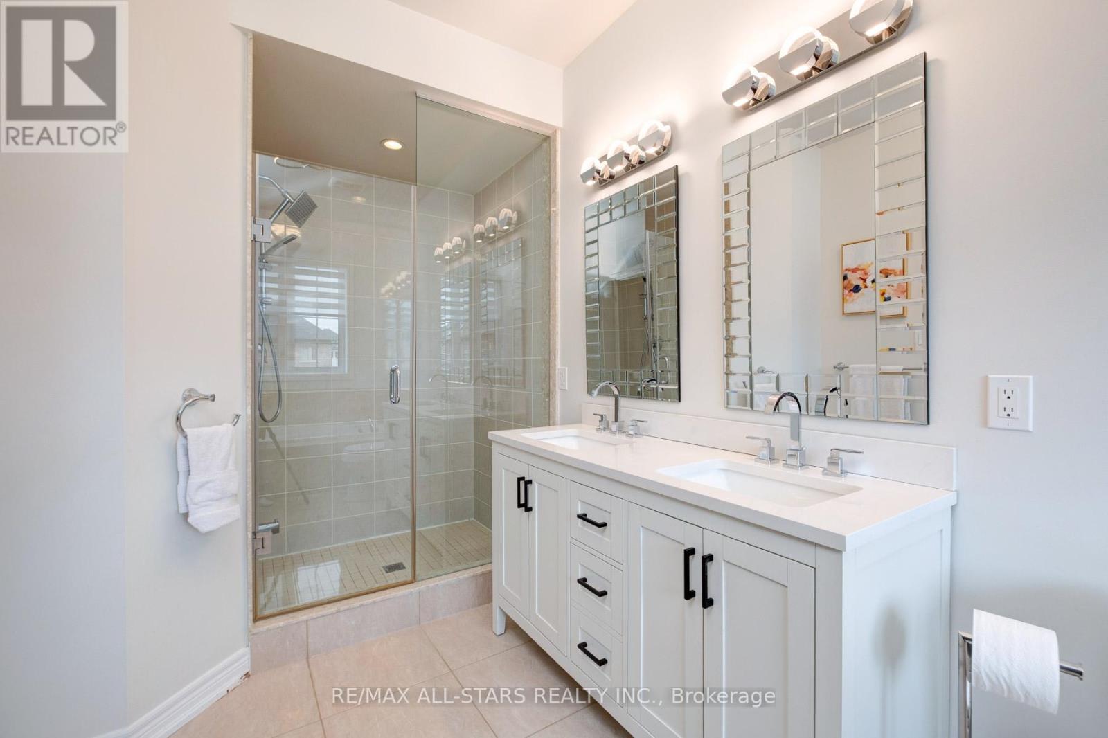 212 East'S Corners Boulevard, Vaughan, ON - Indoor Photo Showing Bathroom