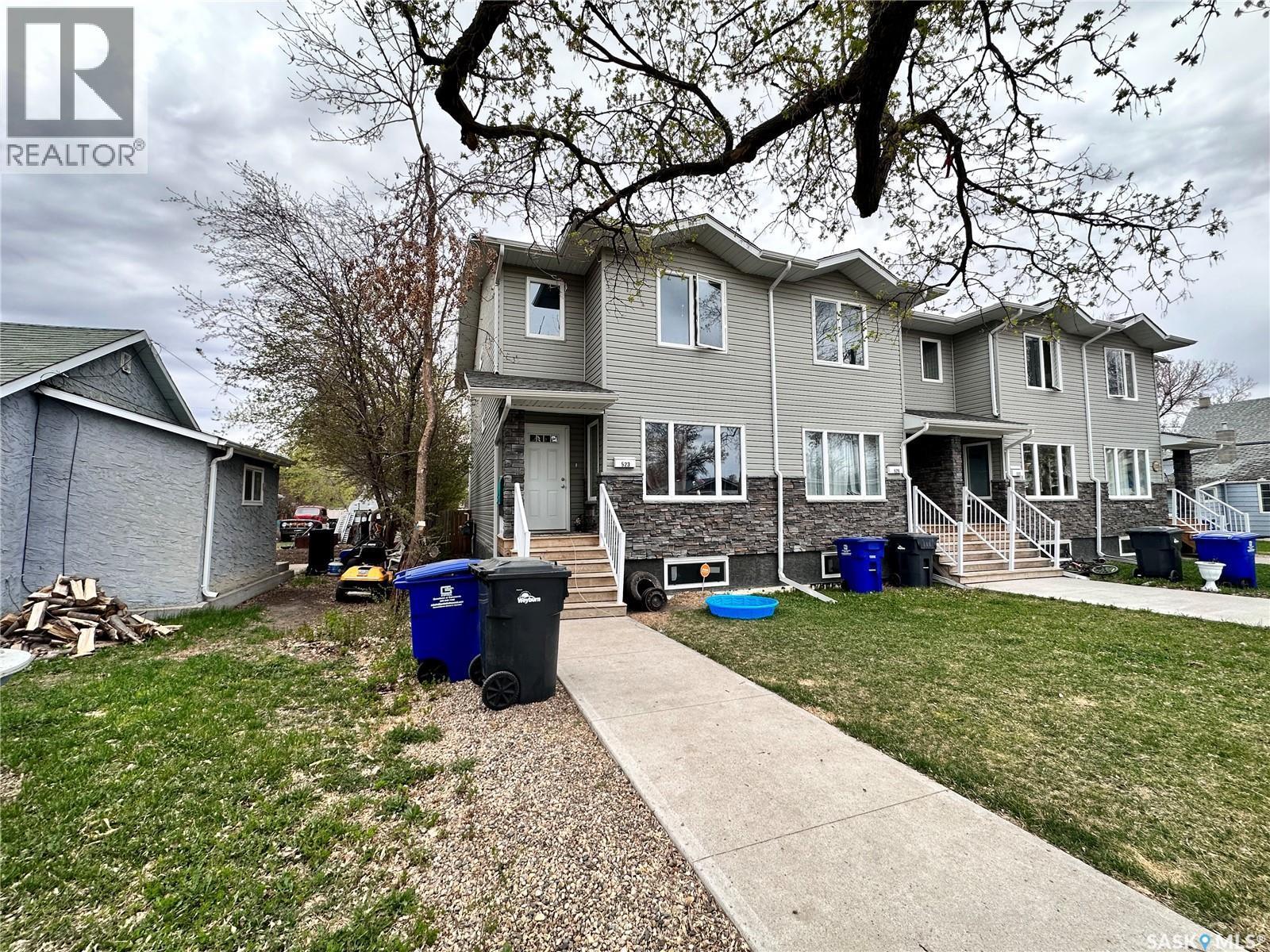 527 Alexandra Street, Weyburn, SK - Outdoor