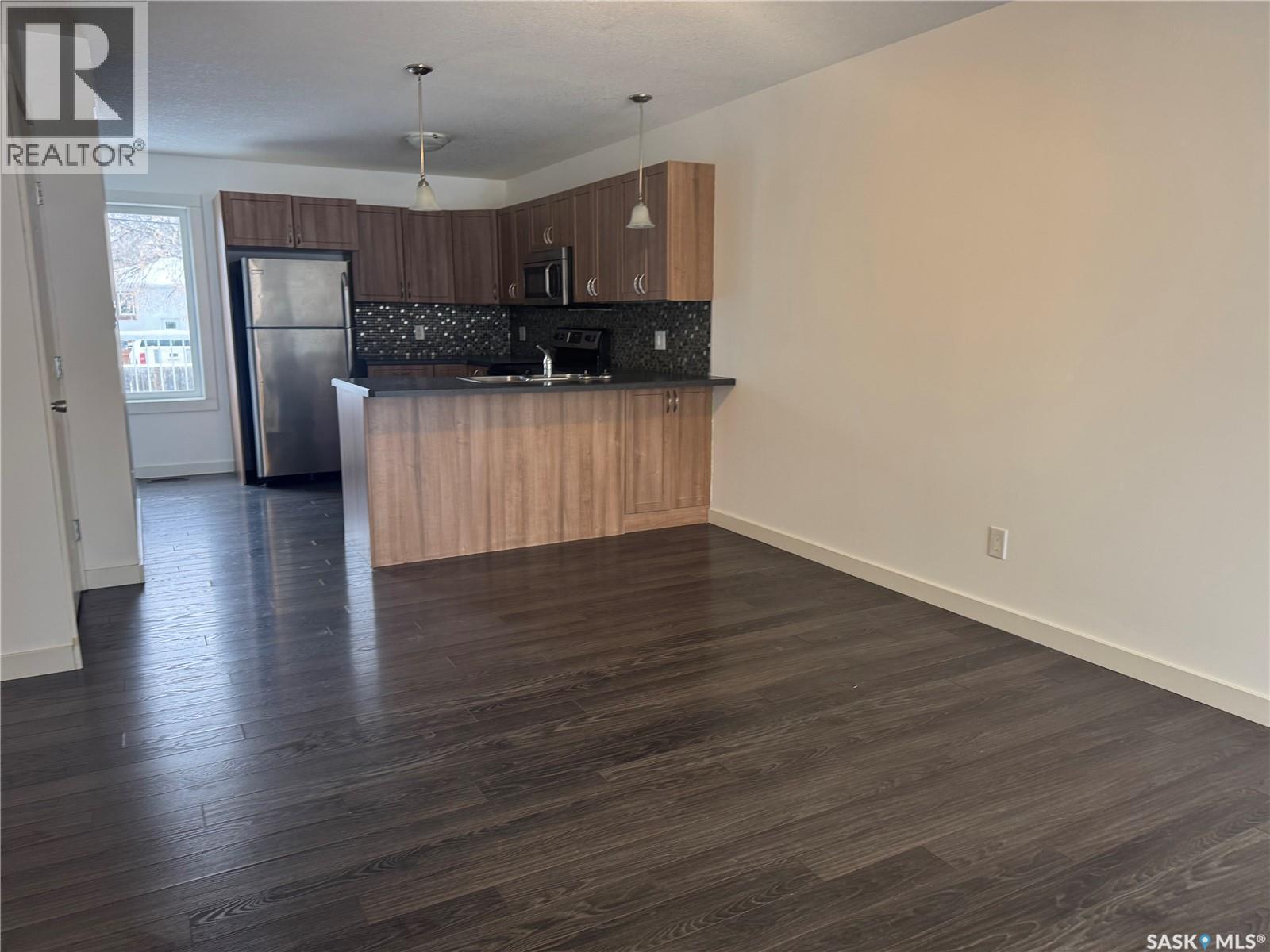 527 Alexandra Street, Weyburn, SK - Indoor Photo Showing Kitchen