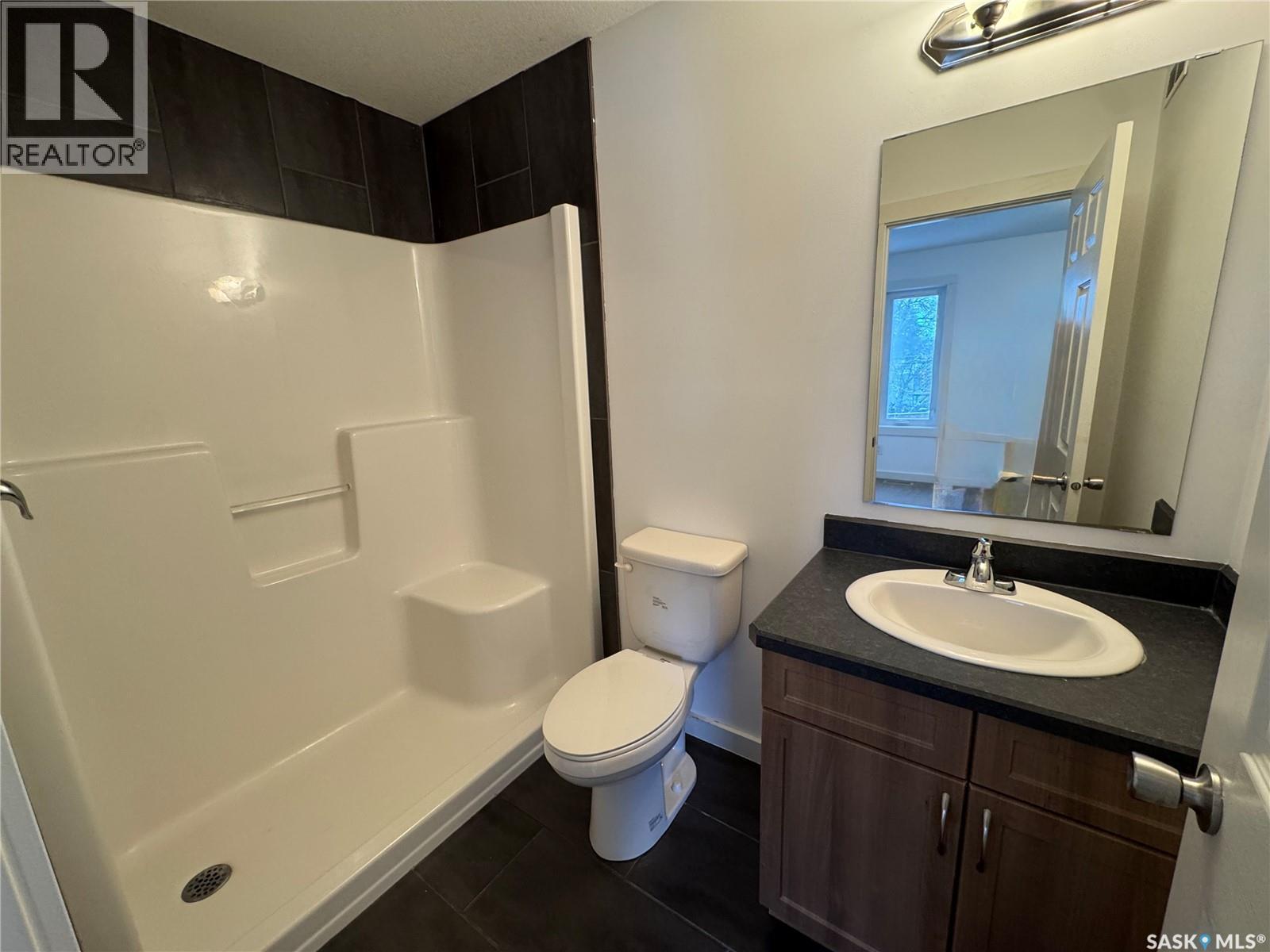527 Alexandra Street, Weyburn, SK - Indoor Photo Showing Bathroom