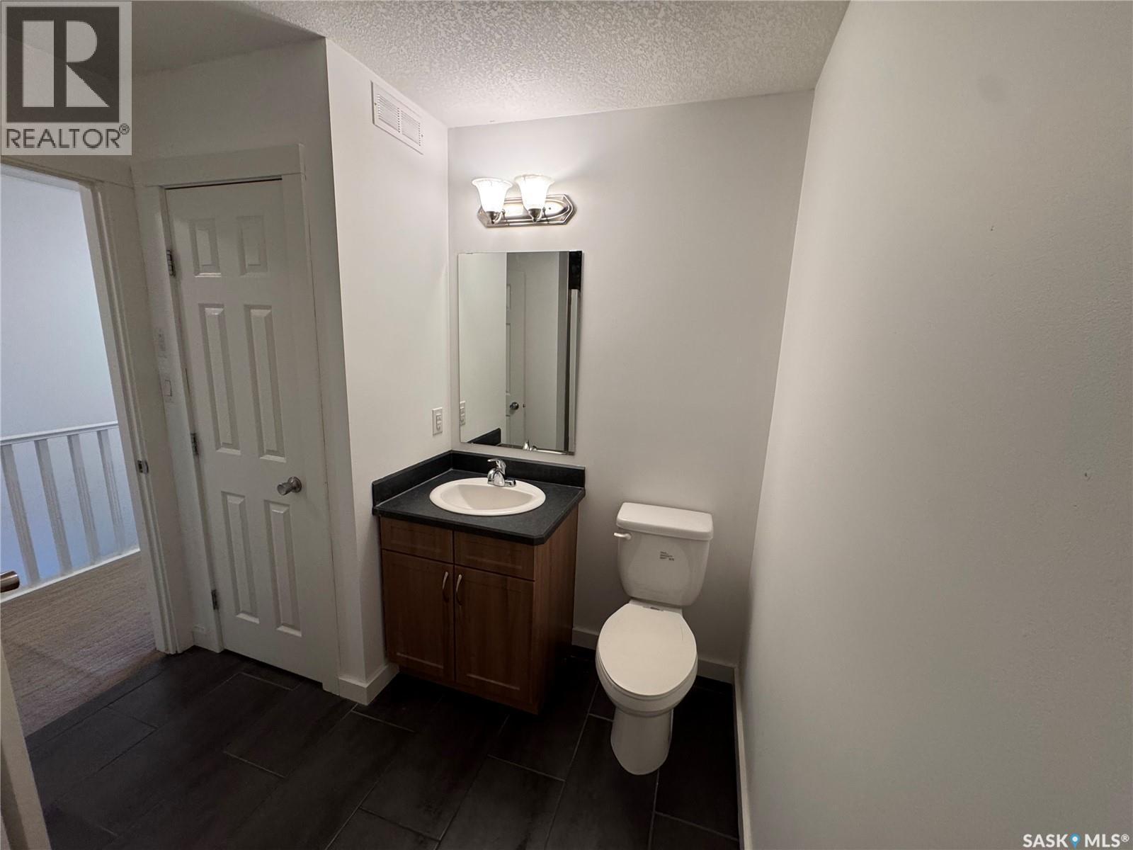 527 Alexandra Street, Weyburn, SK - Indoor Photo Showing Bathroom