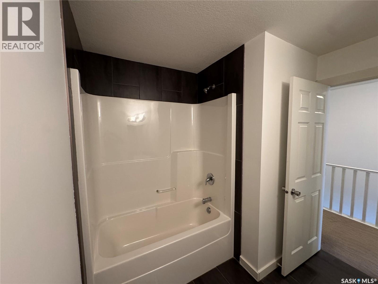 527 Alexandra Street, Weyburn, SK - Indoor Photo Showing Bathroom