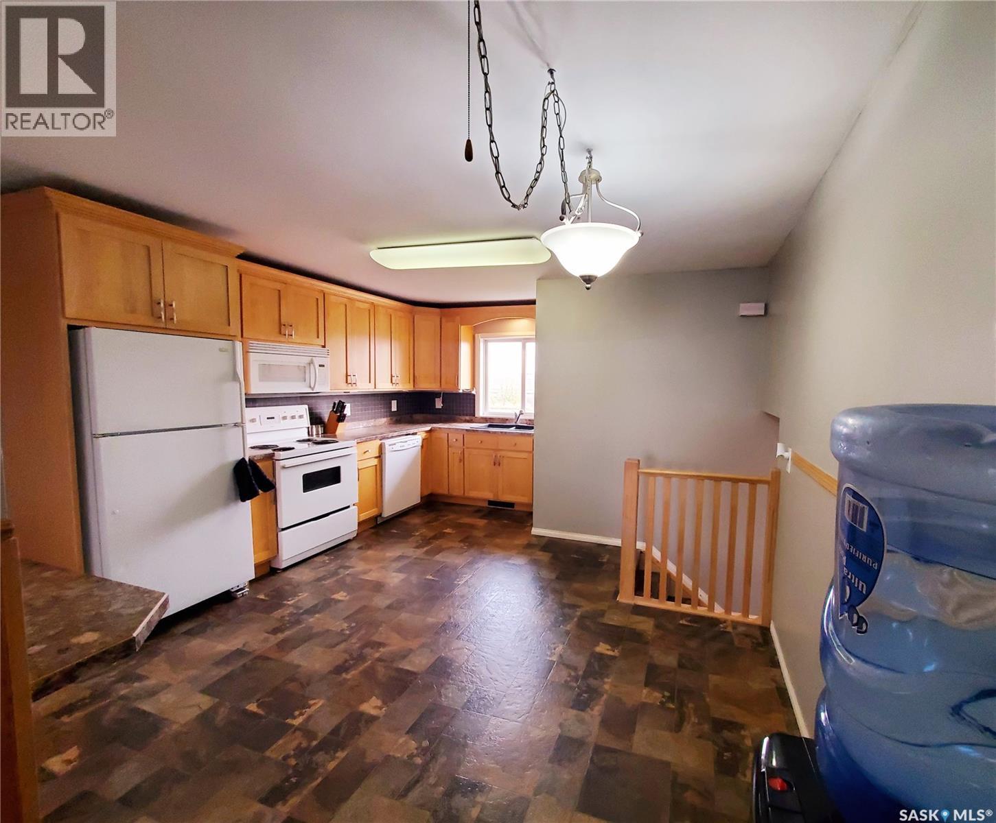 102 Railway Avenue E, Waldeck, SK - Indoor Photo Showing Kitchen