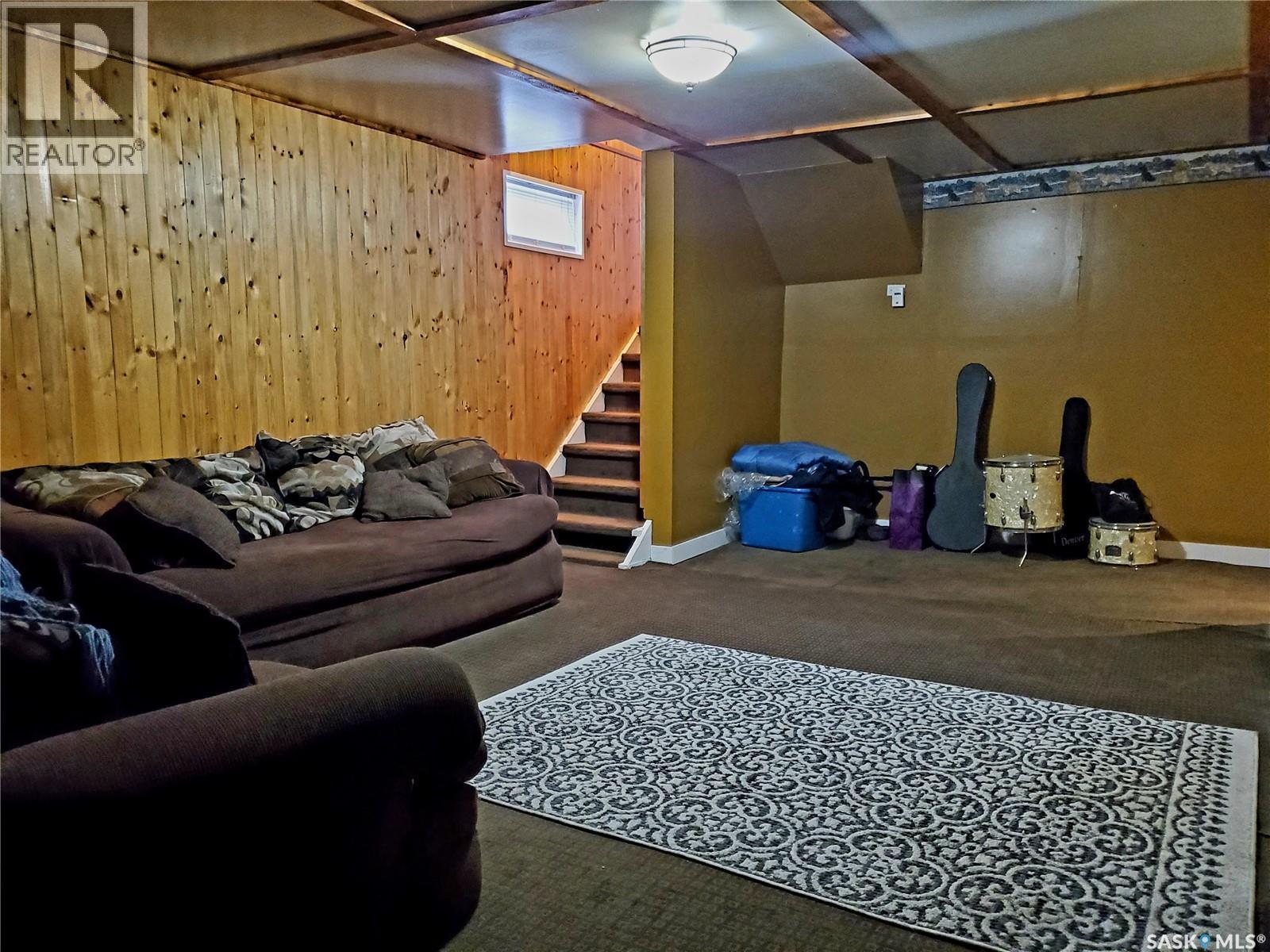 102 Railway Avenue E, Waldeck, SK - Indoor