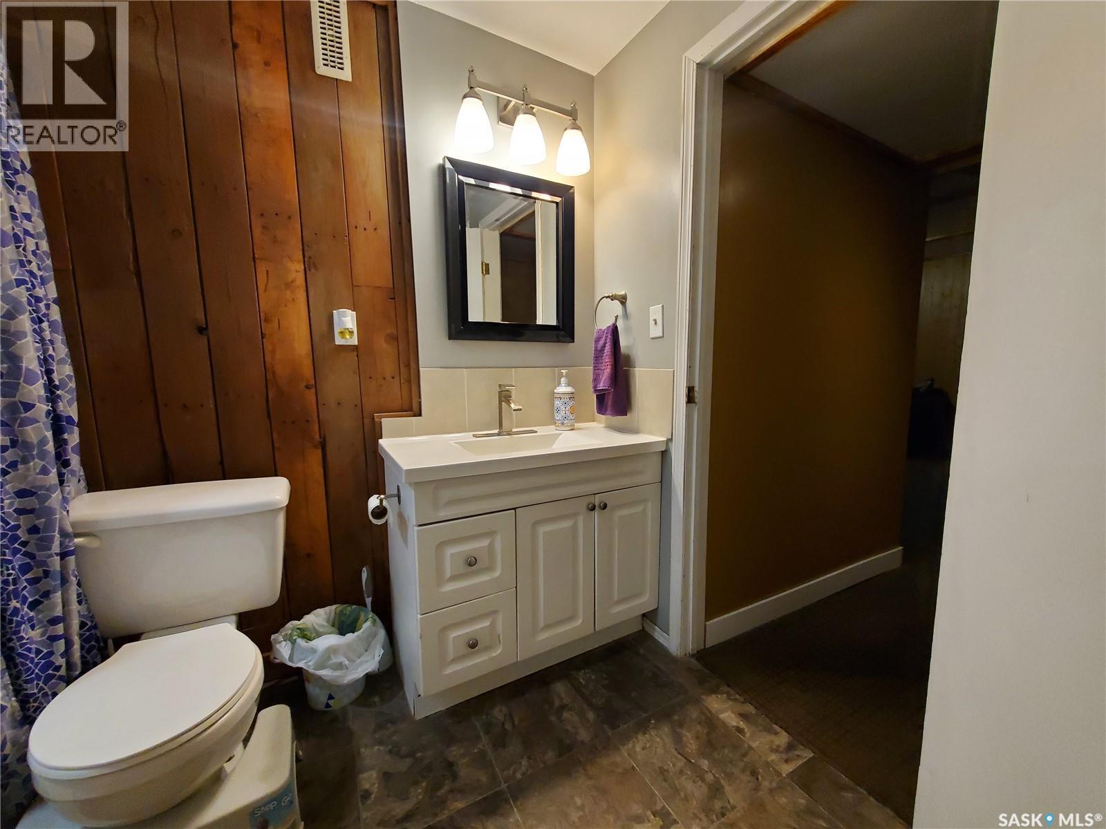 102 Railway Avenue E, Waldeck, SK - Indoor Photo Showing Bathroom