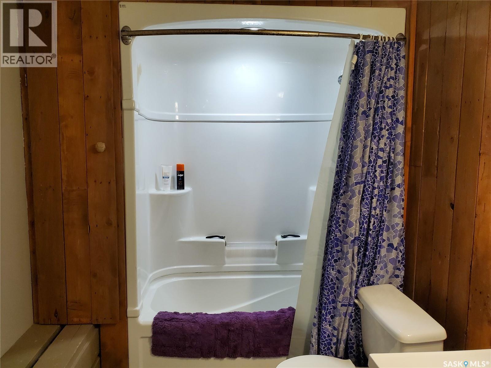 102 Railway Avenue E, Waldeck, SK - Indoor Photo Showing Bathroom