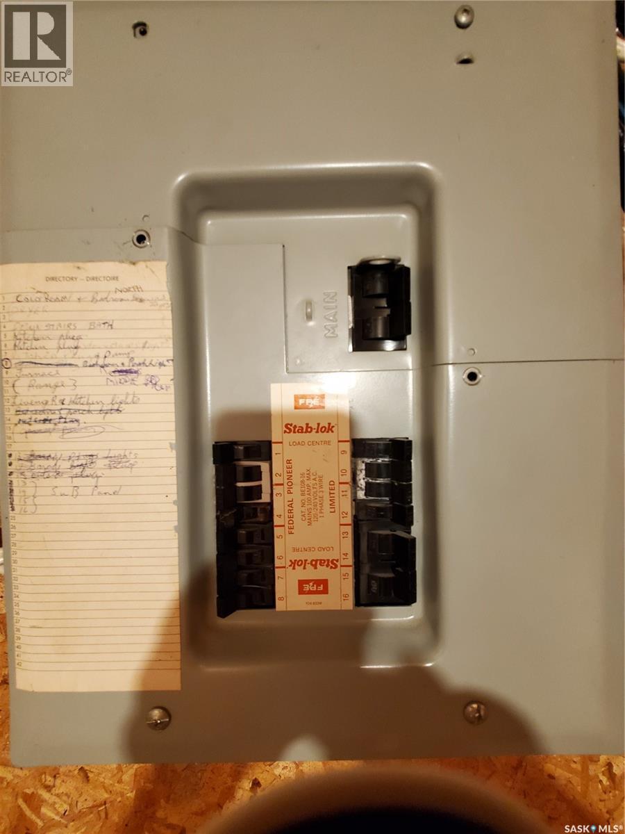 102 Railway Avenue E, Waldeck, SK - Indoor Photo Showing Other Room