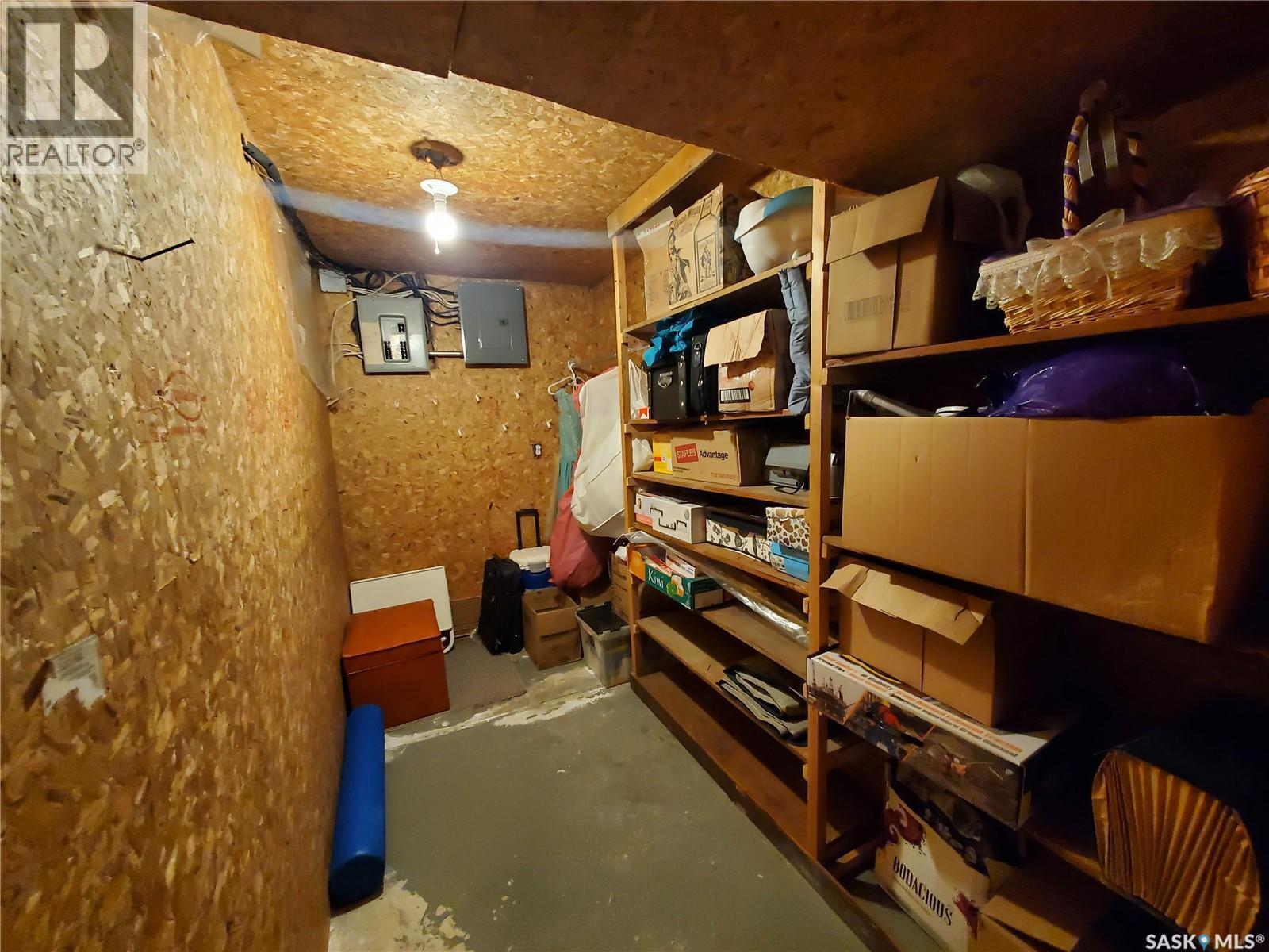 102 Railway Avenue E, Waldeck, SK - Indoor