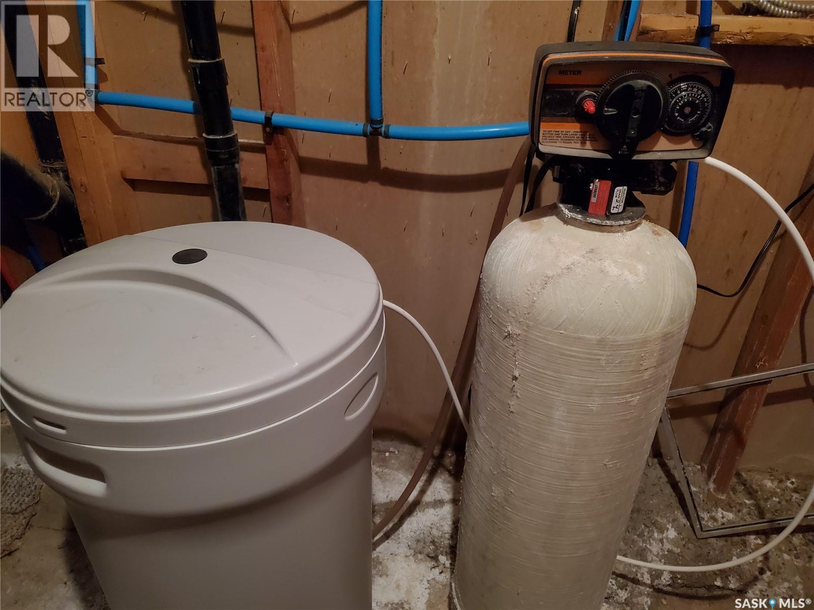 102 Railway Avenue E, Waldeck, SK - Indoor Photo Showing Basement