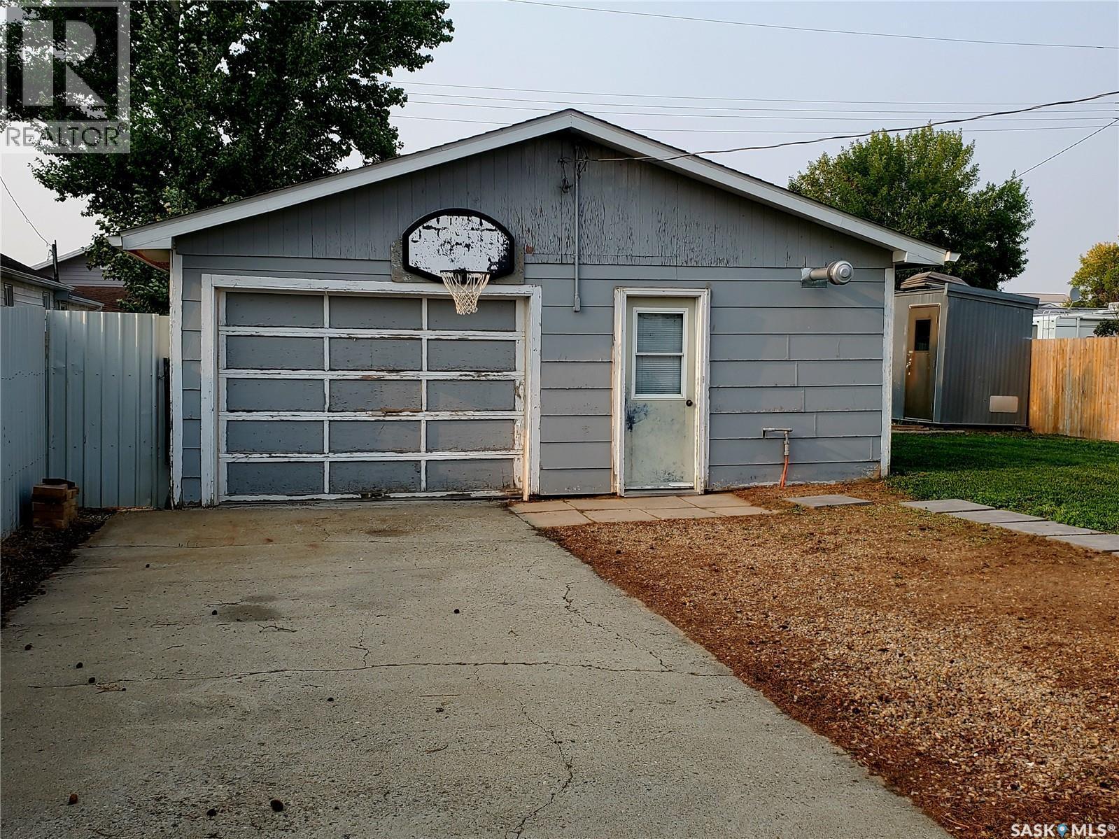 102 Railway Avenue E, Waldeck, SK - Outdoor