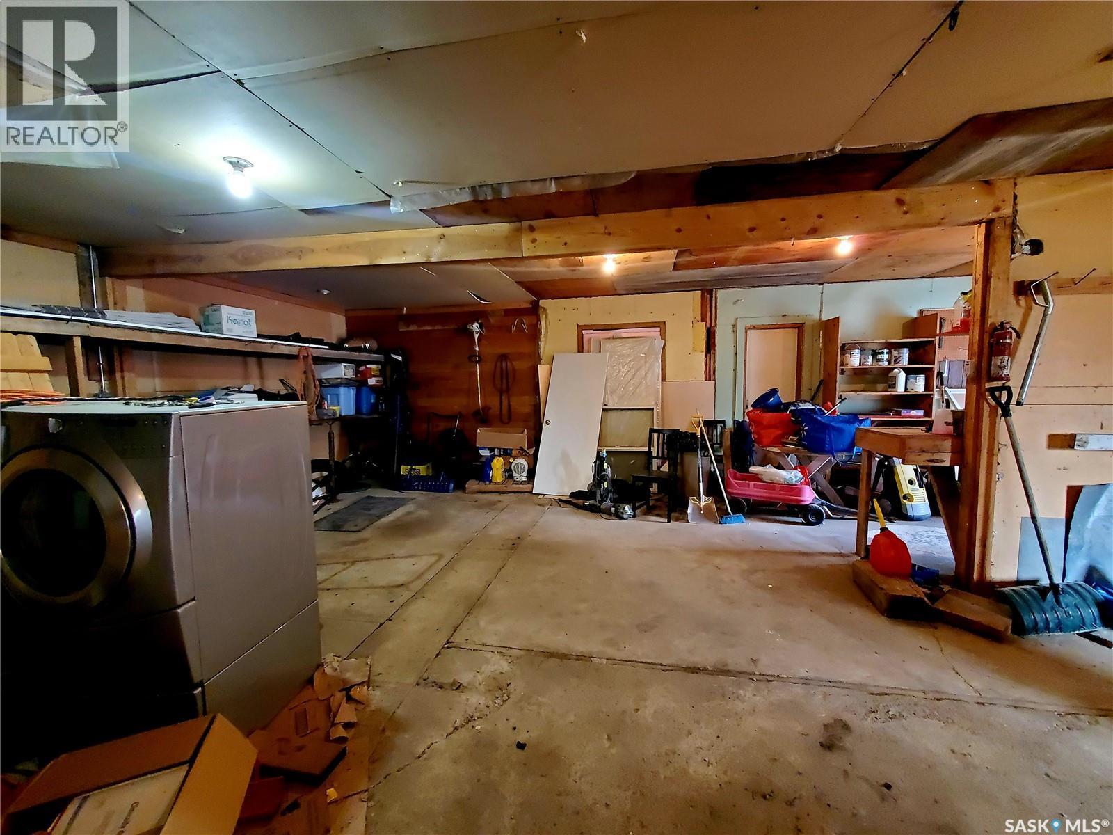 102 Railway Avenue E, Waldeck, SK - Indoor Photo Showing Garage