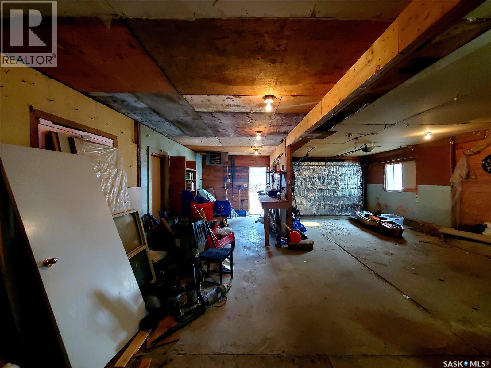 102 Railway Avenue E, Waldeck, SK - Indoor