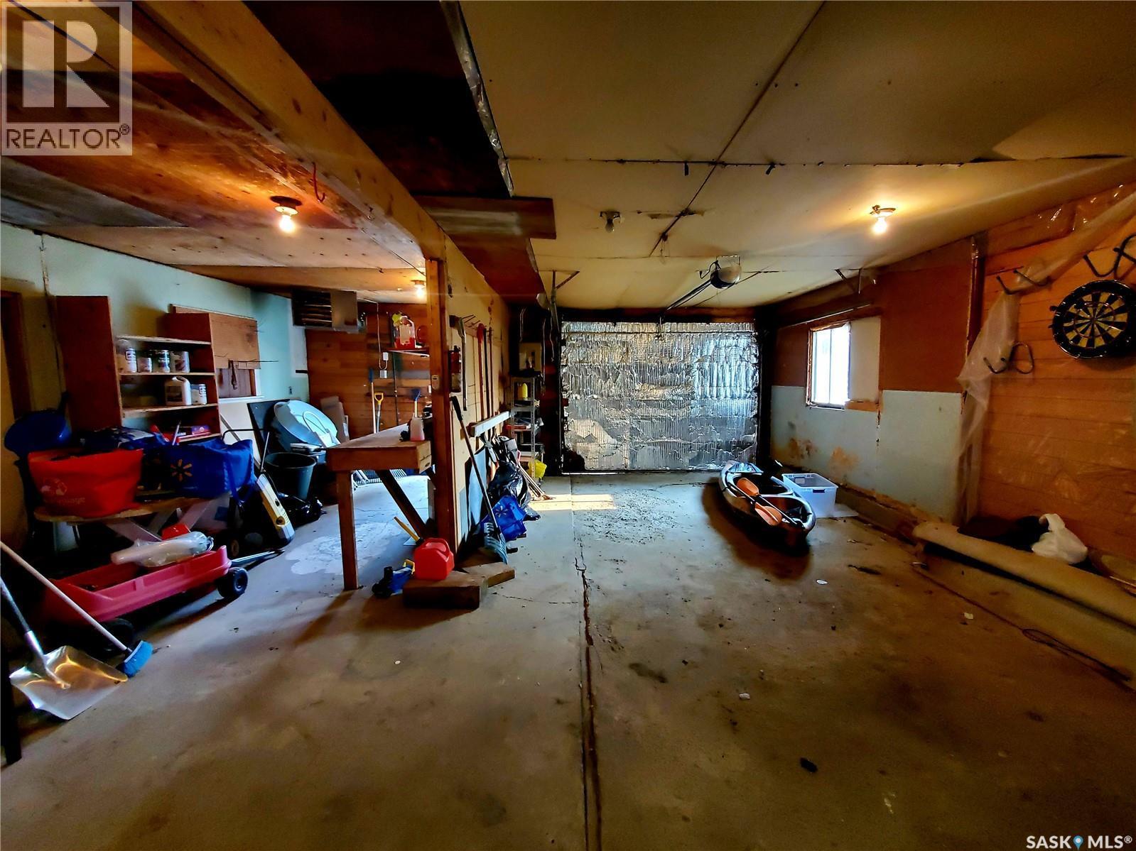 102 Railway Avenue E, Waldeck, SK - Indoor