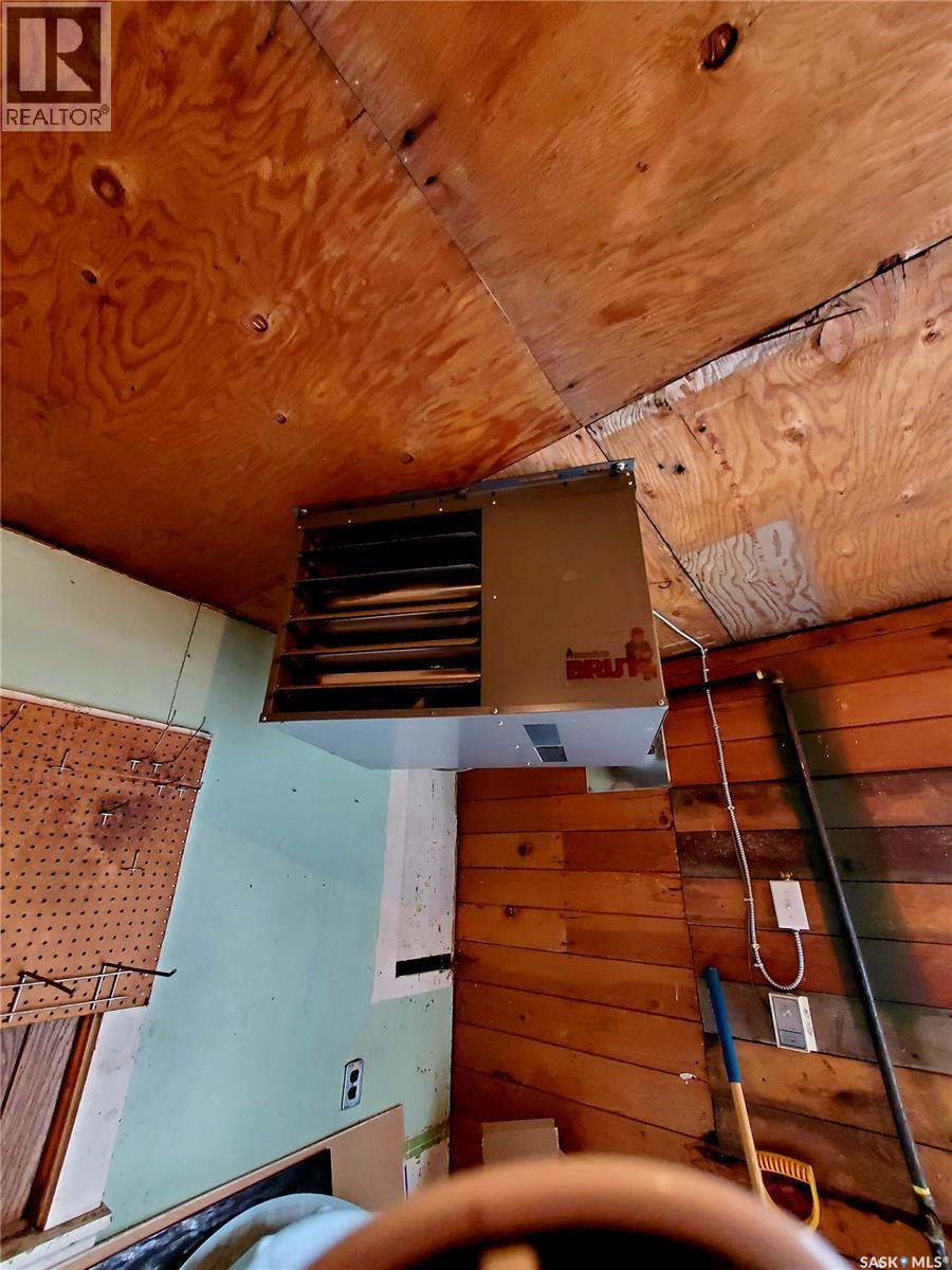 102 Railway Avenue E, Waldeck, SK -