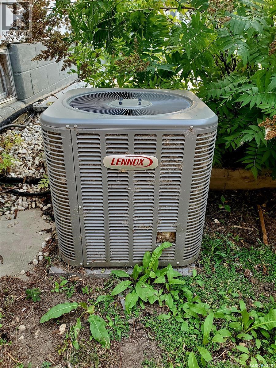 102 Railway Avenue E, Waldeck, SK - Outdoor