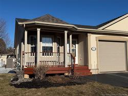 56 Colby CRES Moncton, NB E1G 5M3