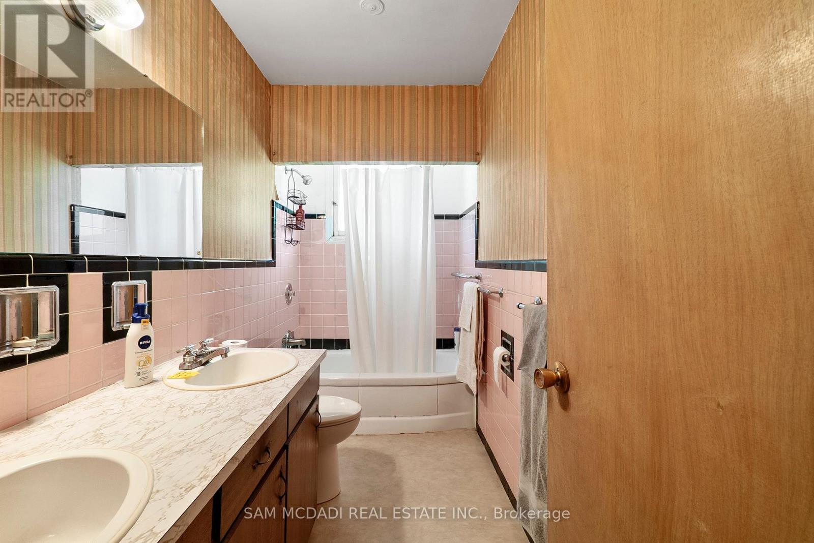 1491 Woodeden Drive, Mississauga, ON - Indoor Photo Showing Bathroom