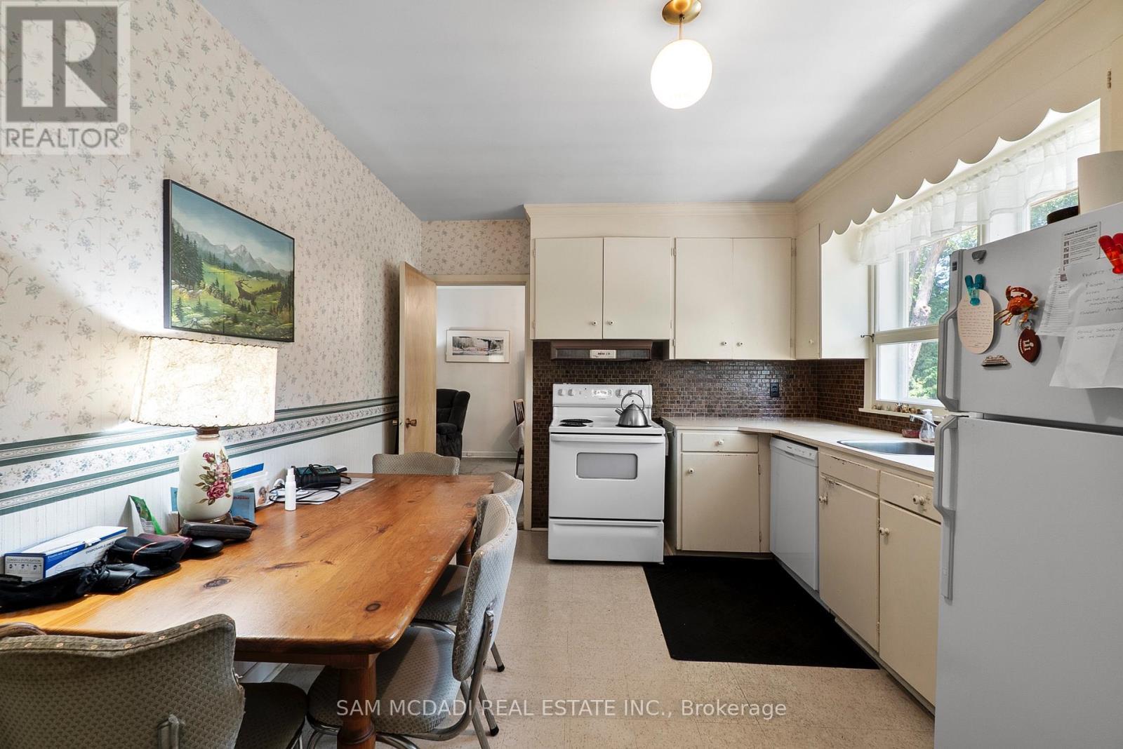 1491 Woodeden Drive, Mississauga, ON - Indoor Photo Showing Kitchen