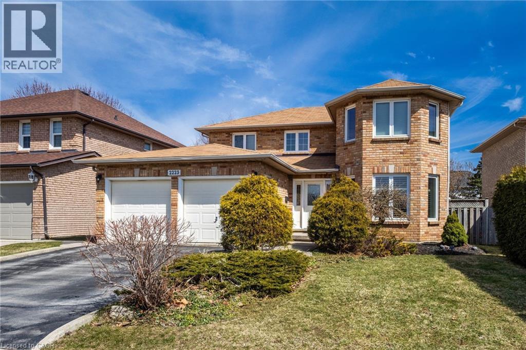 2223 Headon Road, Burlington, ON - Outdoor With Facade