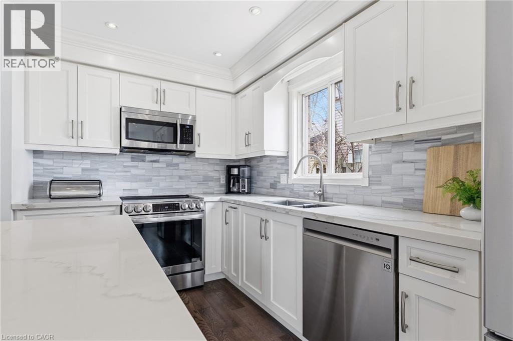2223 Headon Road, Burlington, ON - Indoor Photo Showing Kitchen With Stainless Steel Kitchen