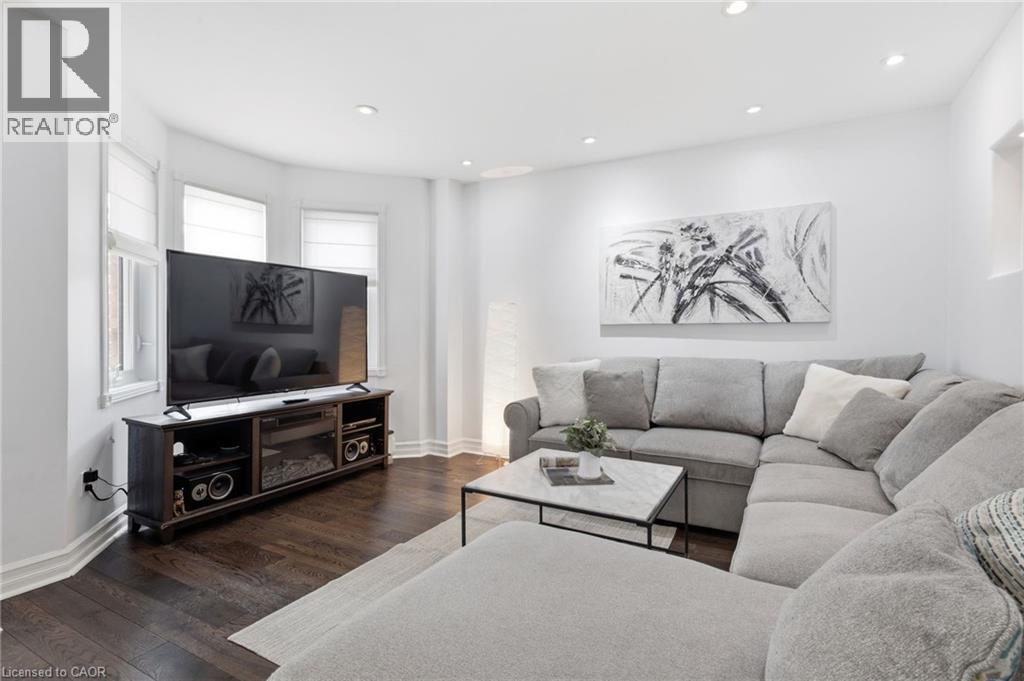 2223 Headon Road, Burlington, ON - Indoor Photo Showing Living Room