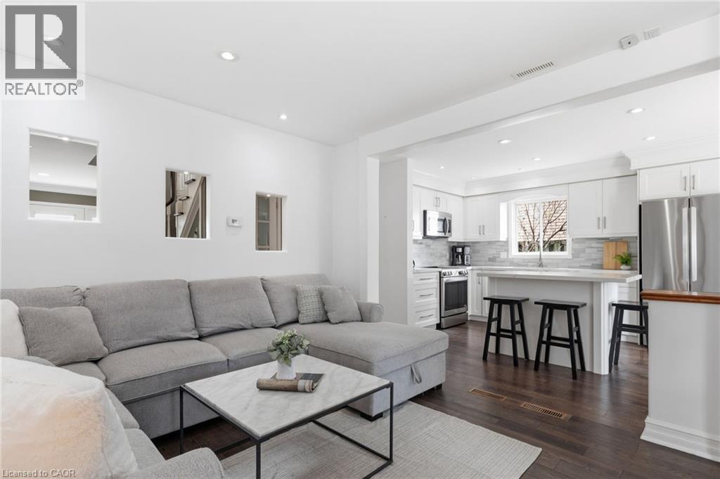2223 Headon Road, Burlington, ON - Indoor Photo Showing Living Room